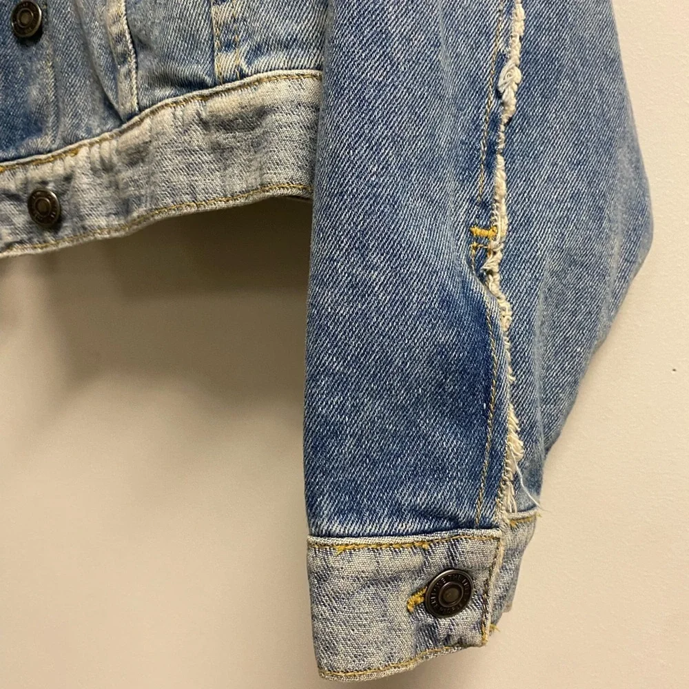 Free People Bedford Distressed Medium Wash Cropped Jacket Size Small - Picture 6 of 13